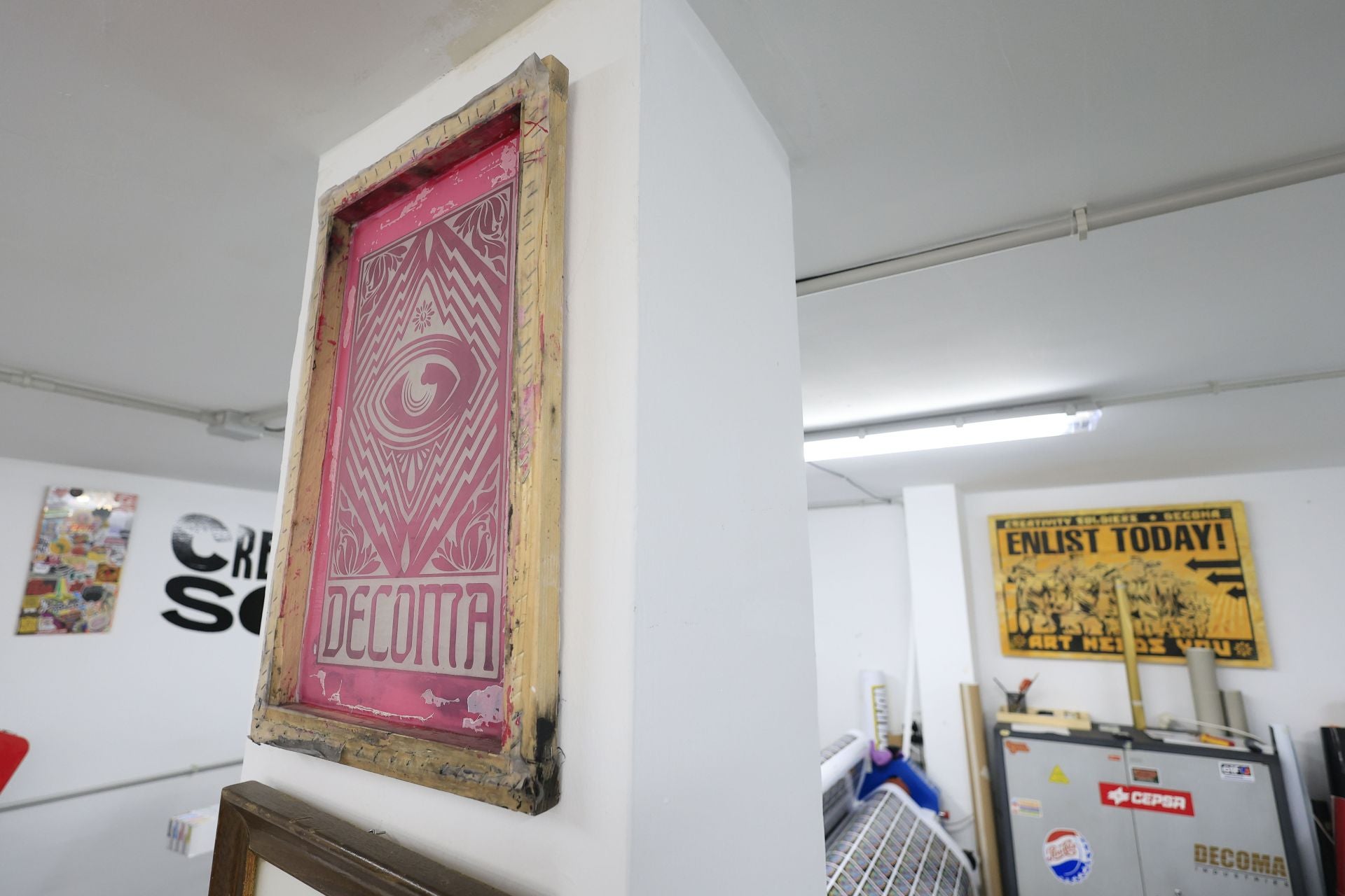 El taller y los murales de Tim Decoma