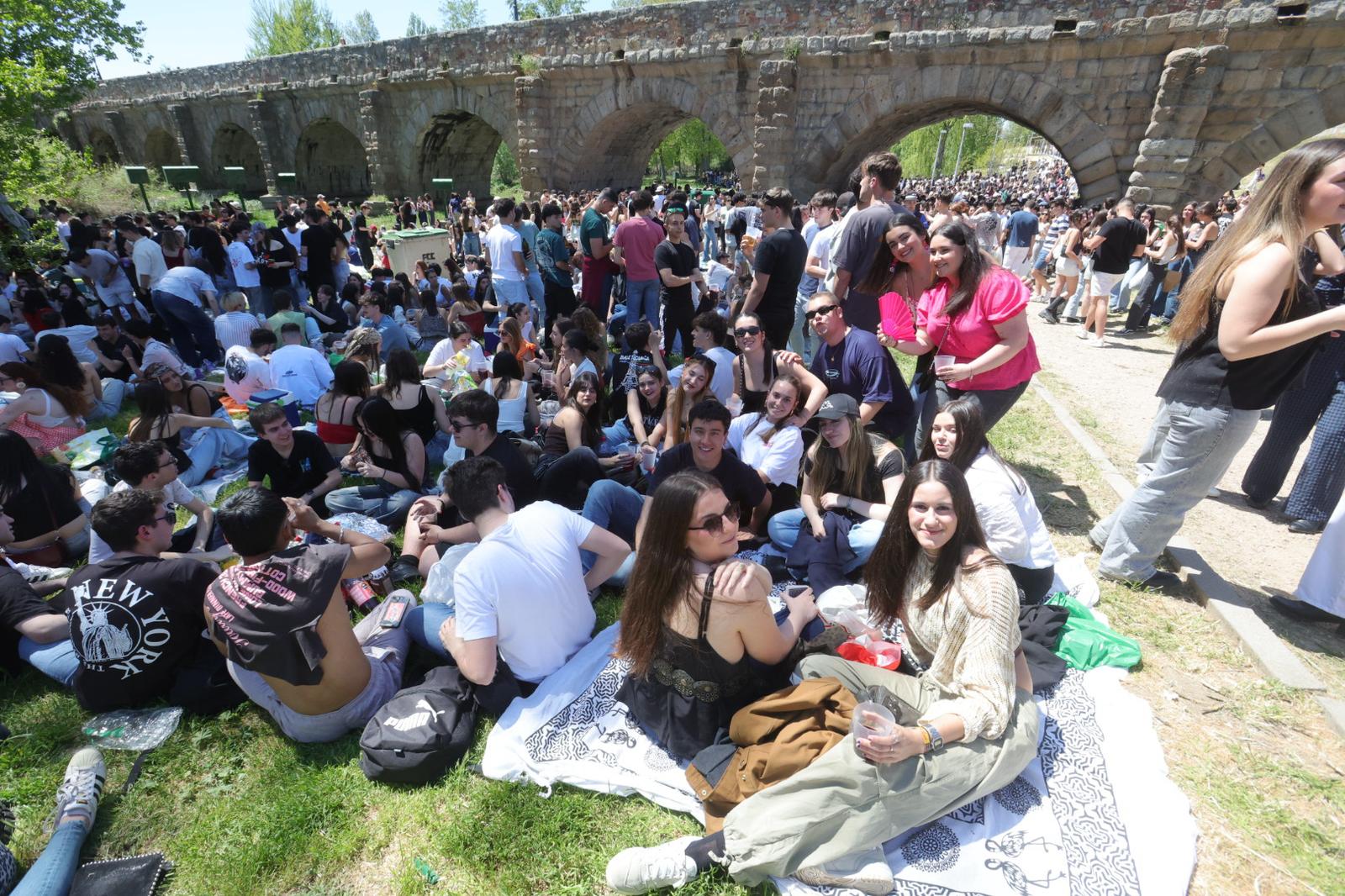 Las imágenes de un Lunes de Aguas para el recuerdo con un apagón nacional