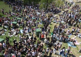 Un multitudinario Lunes de Aguas a pesar del apagón nacional.
