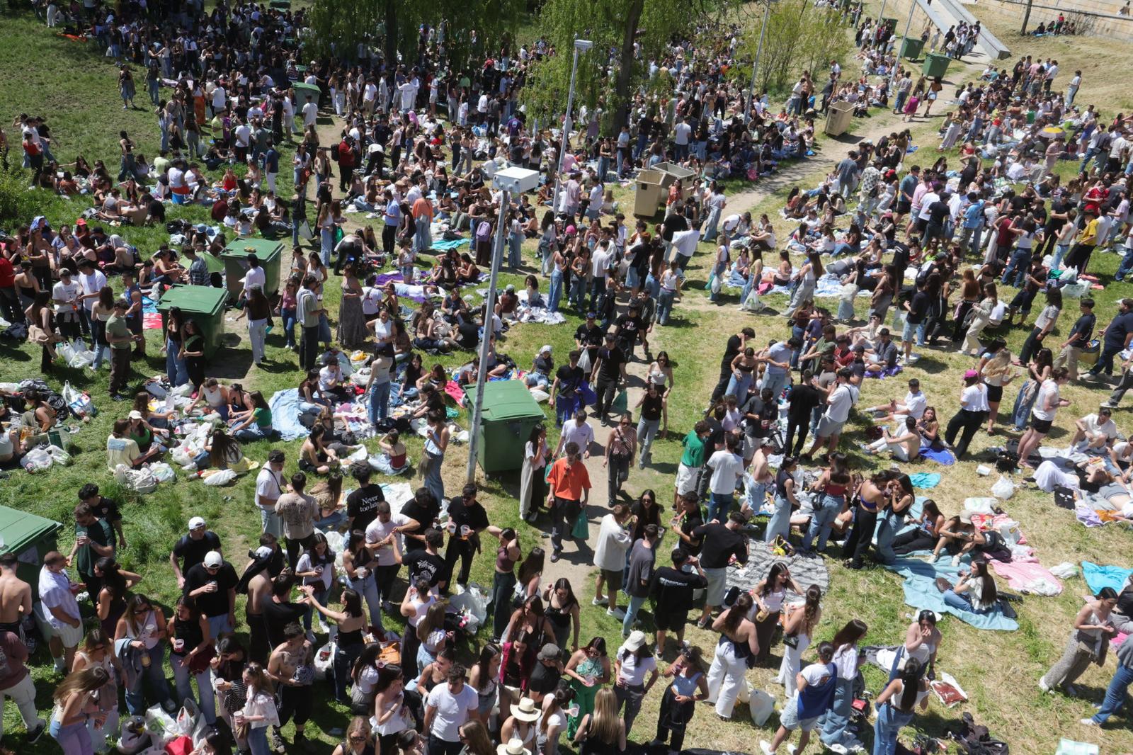 Un multitudinario Lunes de Aguas a pesar del apagón nacional.