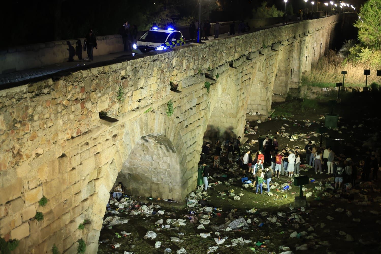 La cara B del Lunes de Aguas en Salamanca: mucha basura pero sin incidentes