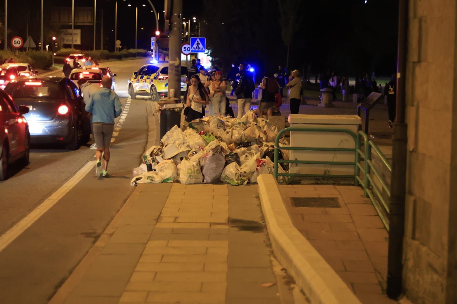 La cara B del Lunes de Aguas en Salamanca: mucha basura pero sin incidentes