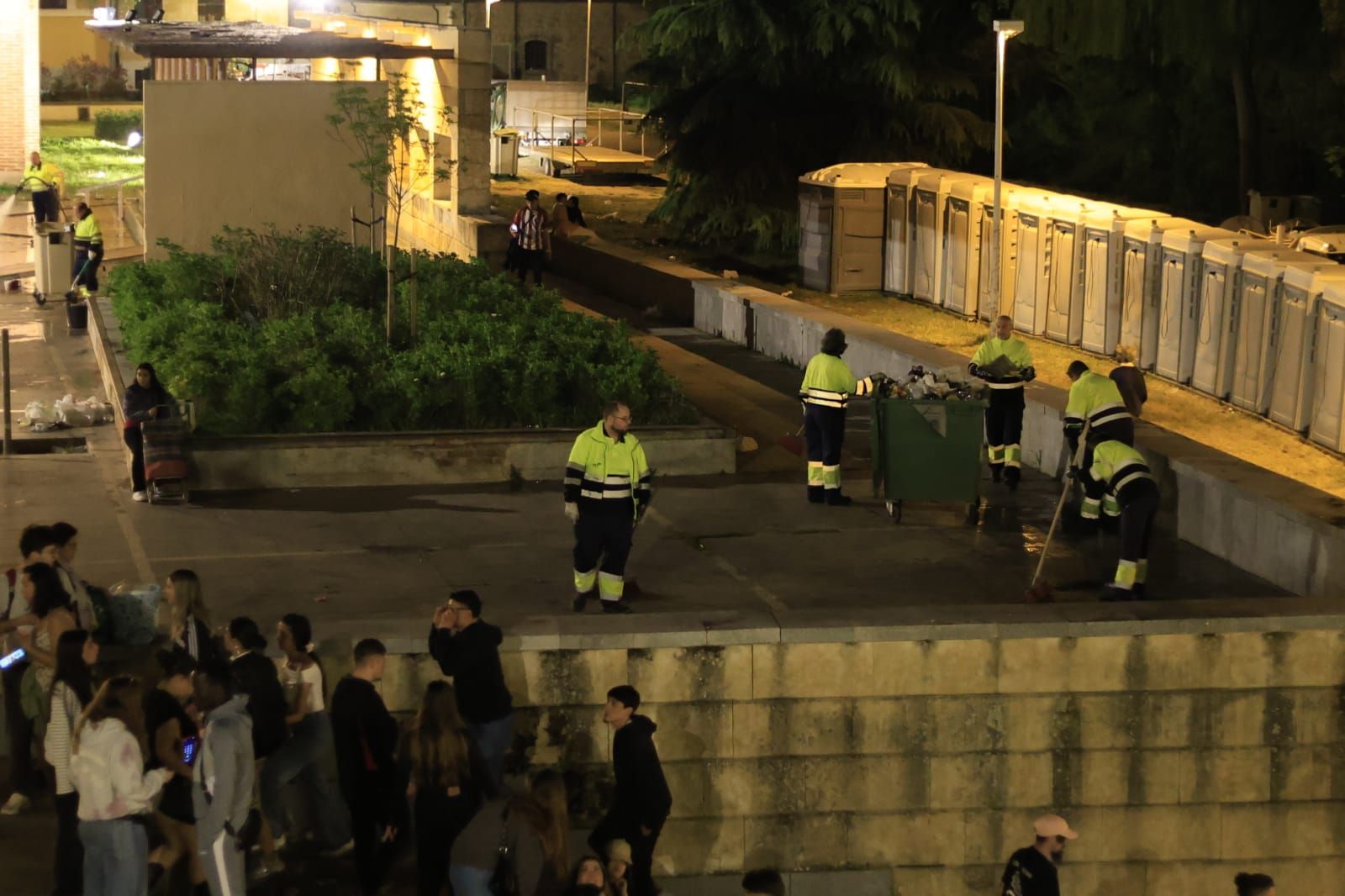 La cara B del Lunes de Aguas en Salamanca: mucha basura pero sin incidentes