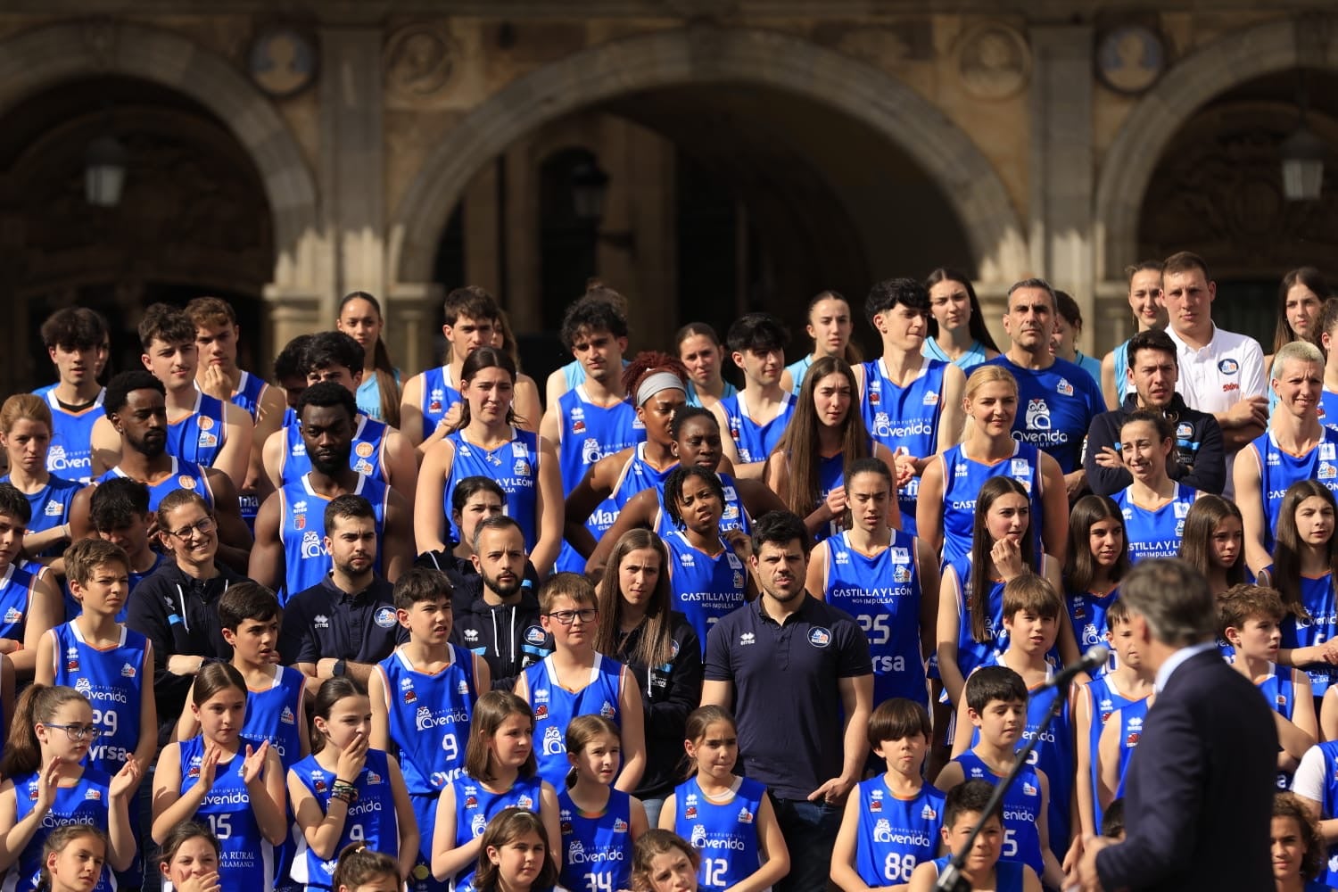 Presentación de todos los equipos del Perfumerías Avenida