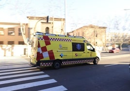 Imagen de archivo de una ambulancia en Salamanca.