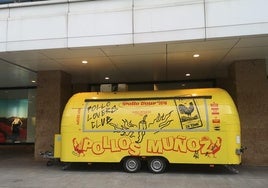 La foodtruck de Dabid Muñoz frente a El Corte Inglés de Salamanca