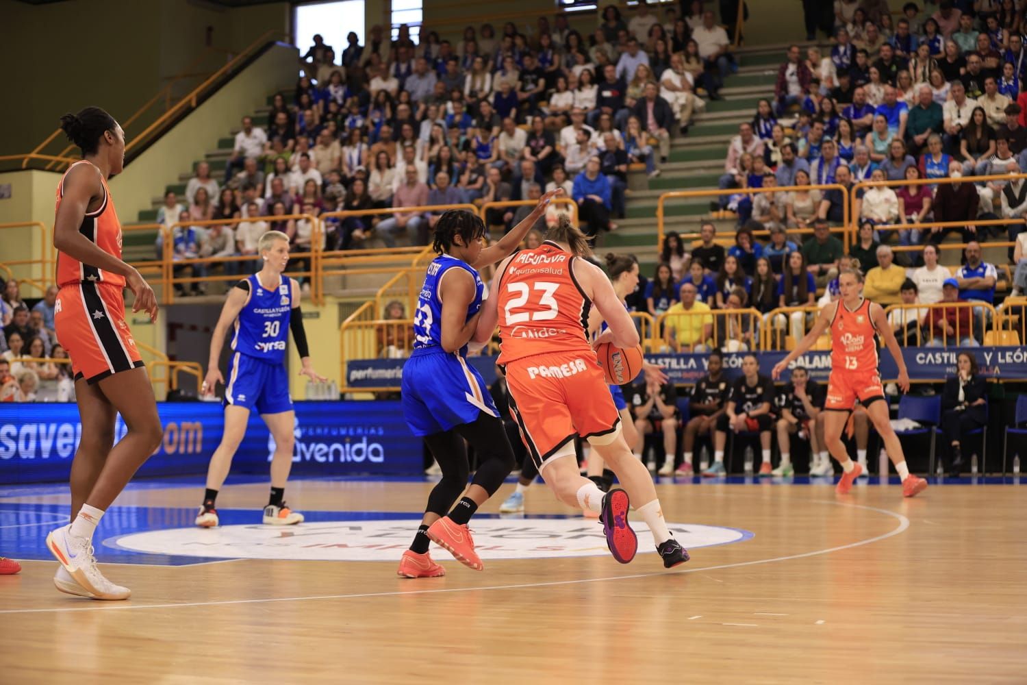 Lleno absoluto en Würzburg para el primer Avenida-Valencia de semifinales