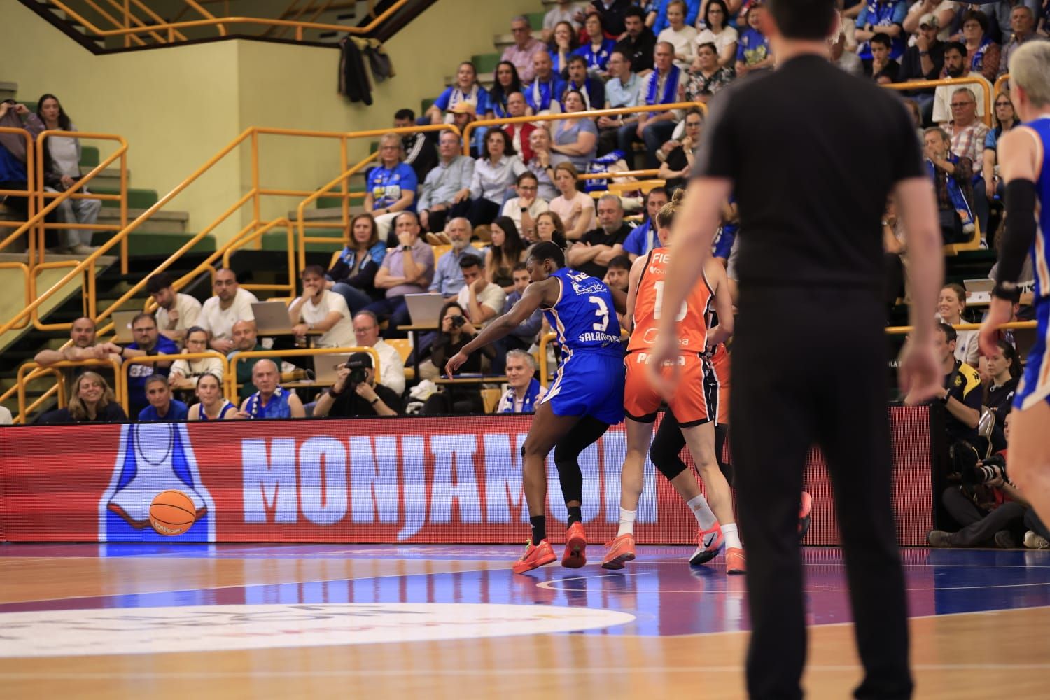 Lleno absoluto en Würzburg para el primer Avenida-Valencia de semifinales