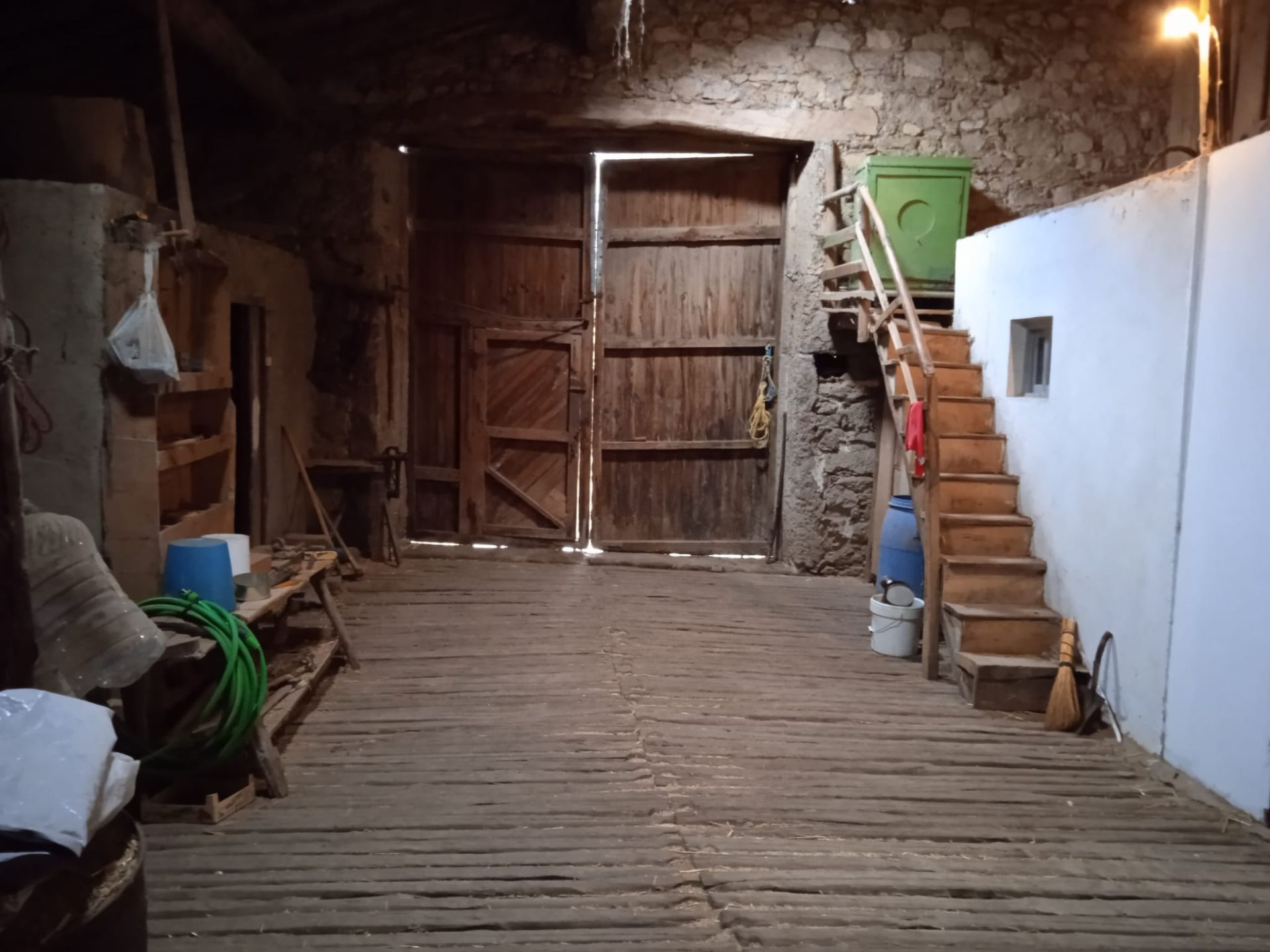 La genuina casa de pueblo en Salamanca que está lista para 'entrar a vivir' con cuadra, pajar y 500 metros