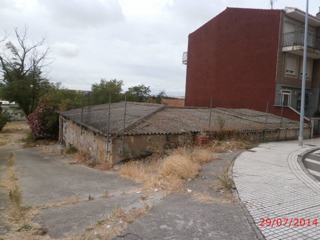 Imagem principal - as três pequenas parcelas que se tornarão rua.