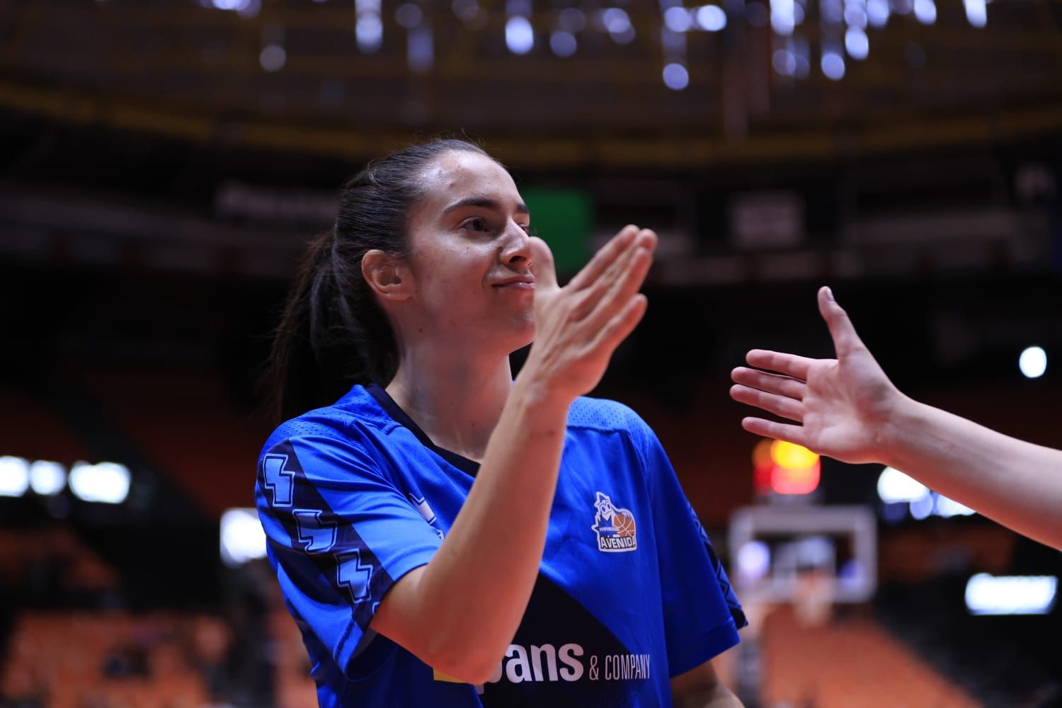 En imágenes la derrota de Perfumerías Avenida frente a Valencia Basket