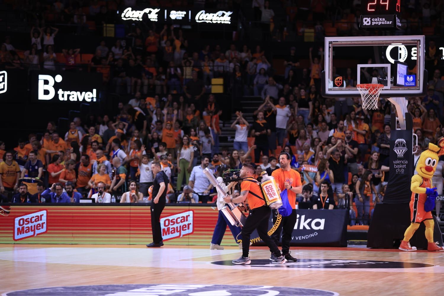 En imágenes la derrota de Perfumerías Avenida frente a Valencia Basket