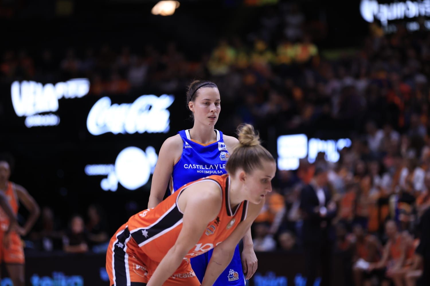 En imágenes la derrota de Perfumerías Avenida frente a Valencia Basket