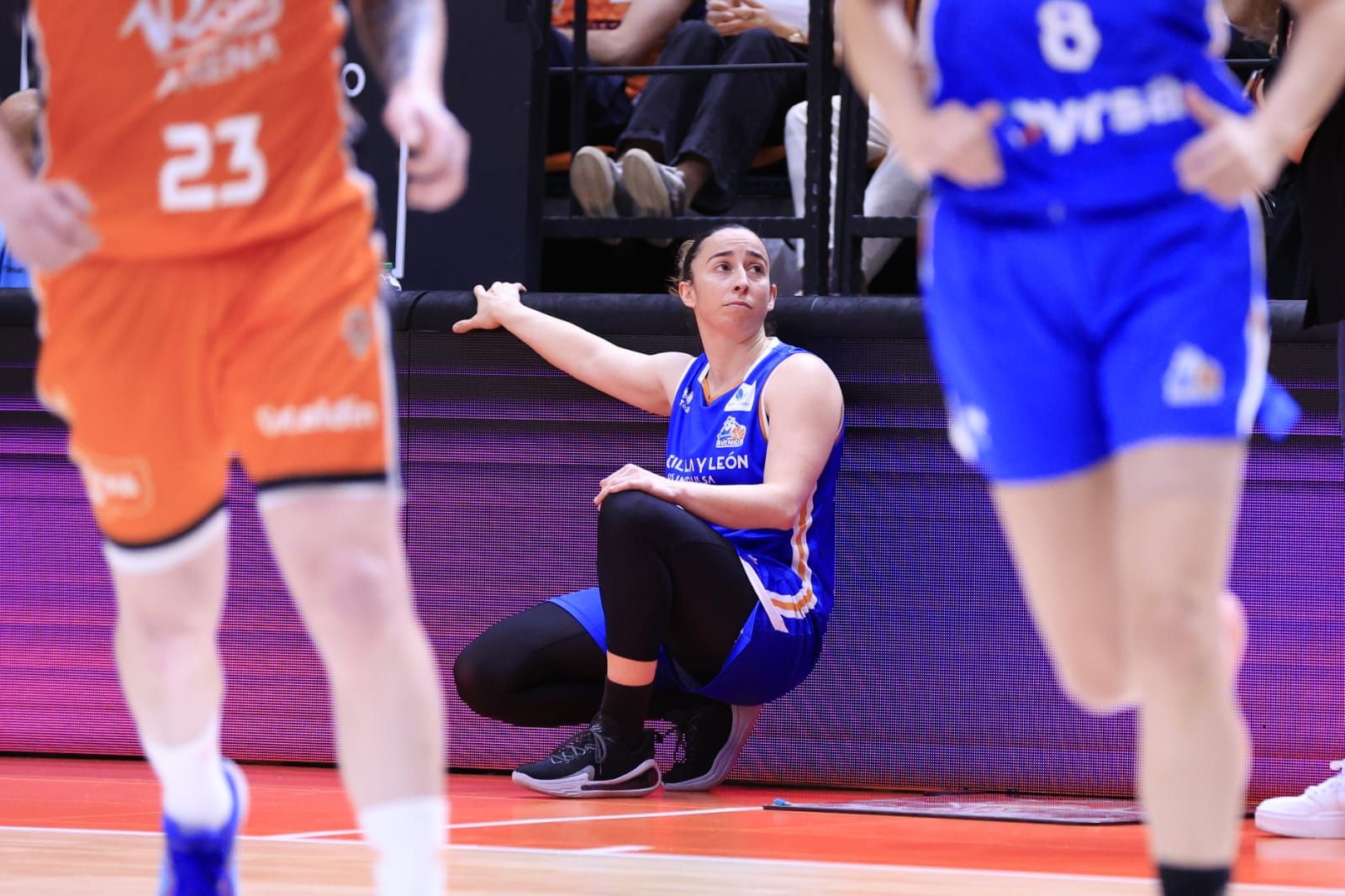 En imágenes la derrota de Perfumerías Avenida frente a Valencia Basket