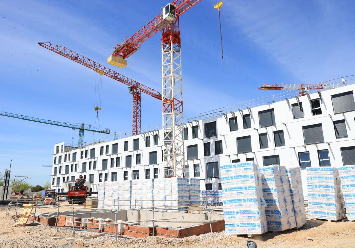 La bajada de los sueldos en Salamanca que aleja a jóvenes y familias de los pisos