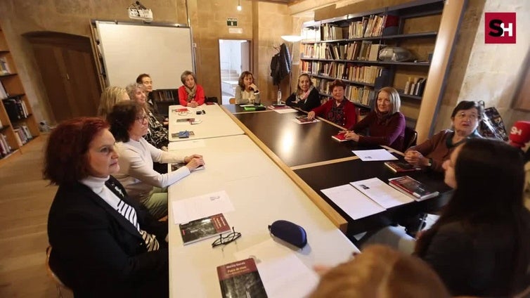 La casa de las conchas de Salamanca acoge quincenalmente un club de lectura