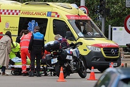 Un repartidor trasladado al hospital tras chocar contra una furgoneta en la rotonda de la UDS