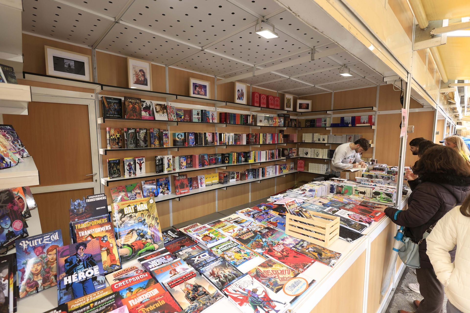 El mal tiempo no frena la inauguración de la Feria de Libro en Salamanca