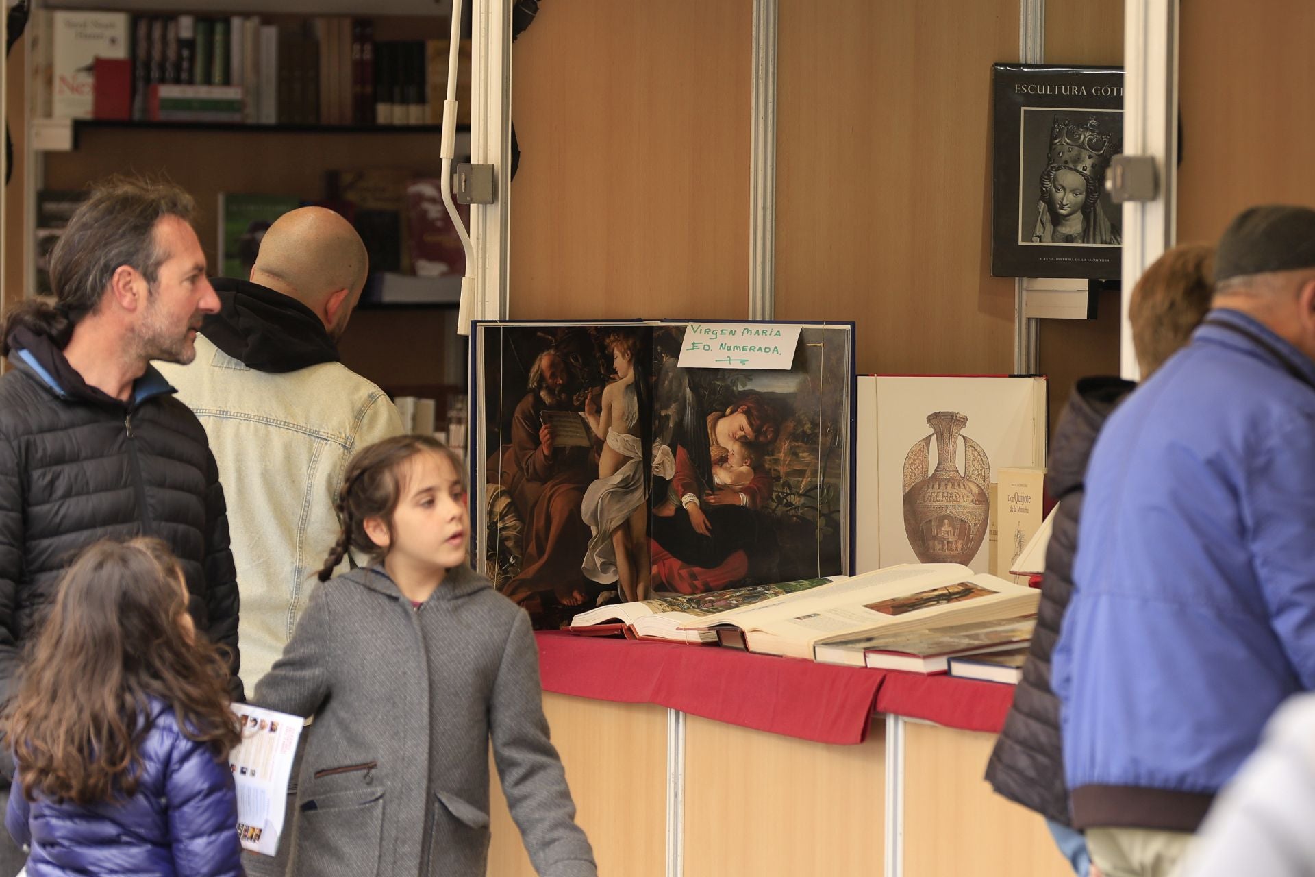 El mal tiempo no frena la inauguración de la Feria de Libro en Salamanca