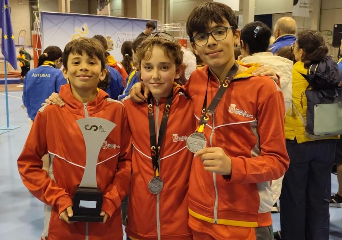 Javier Cabañas, Jorge Cruz y Marcos López, subcampeones de España de triatlón moderno