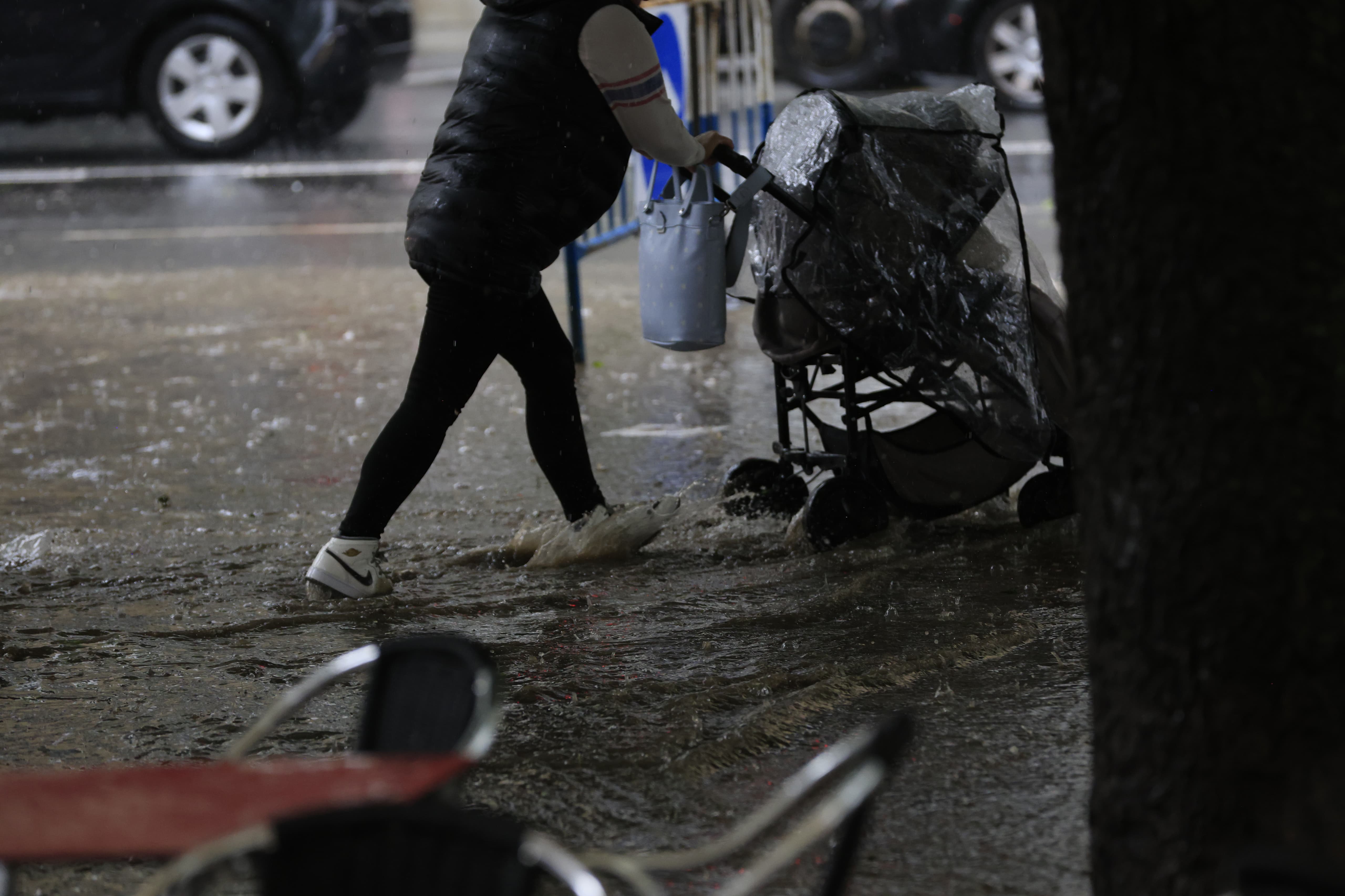20 minutos de diluvio anegan parte de Salamanca al paso de un violento chaparrón