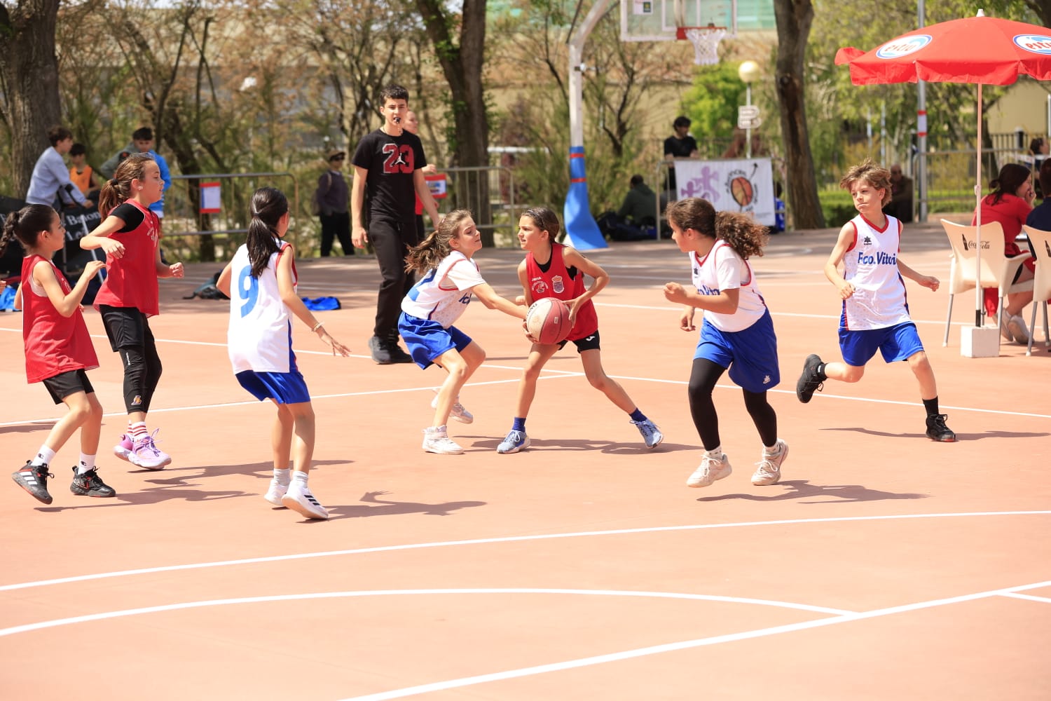 Día del Minibasket en Salamanca: once horas entre canastas