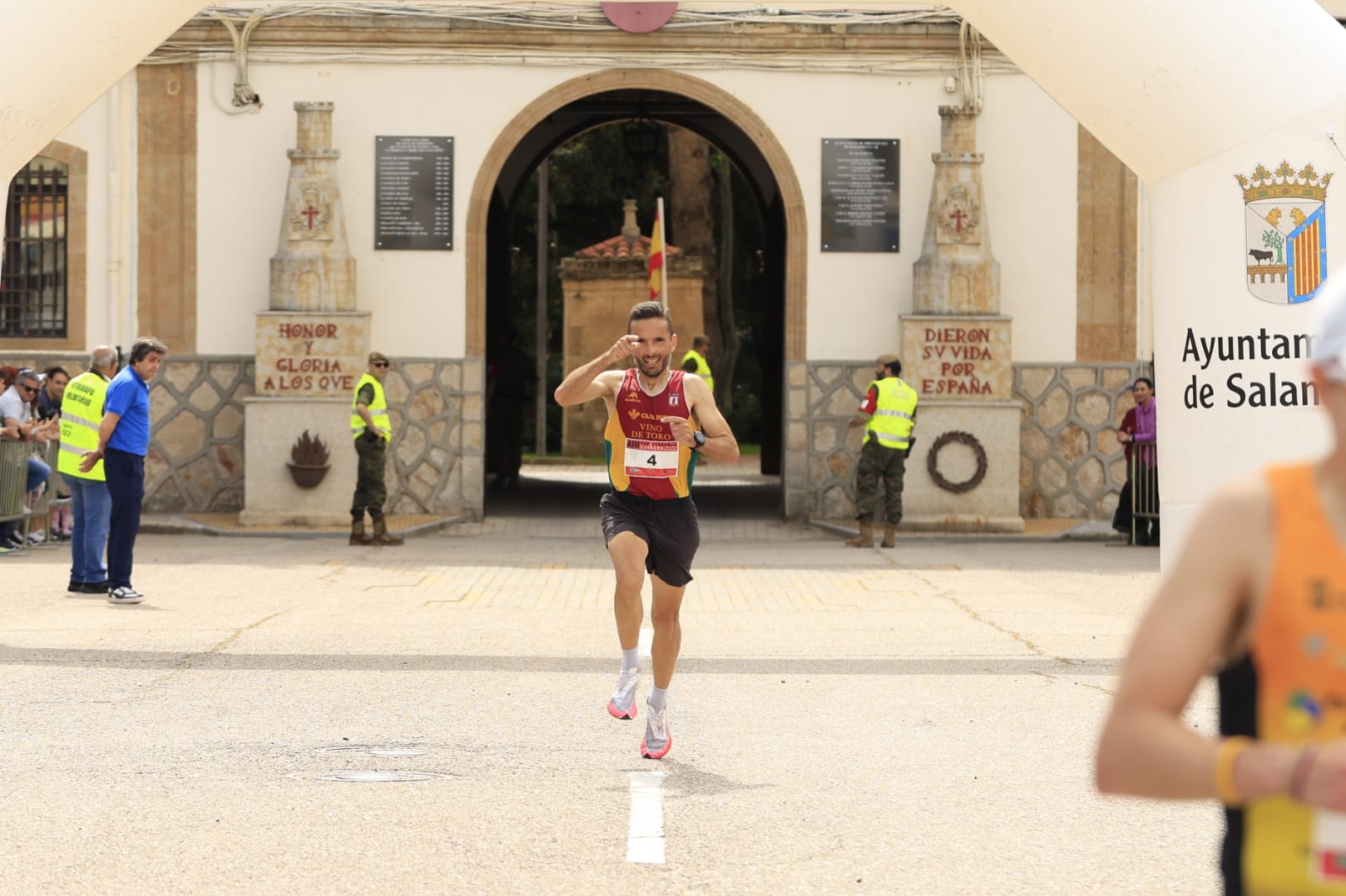 La XIII Carrera Cívico-Militar &#039;San Fernando&#039; de Salamanca, en imágenes