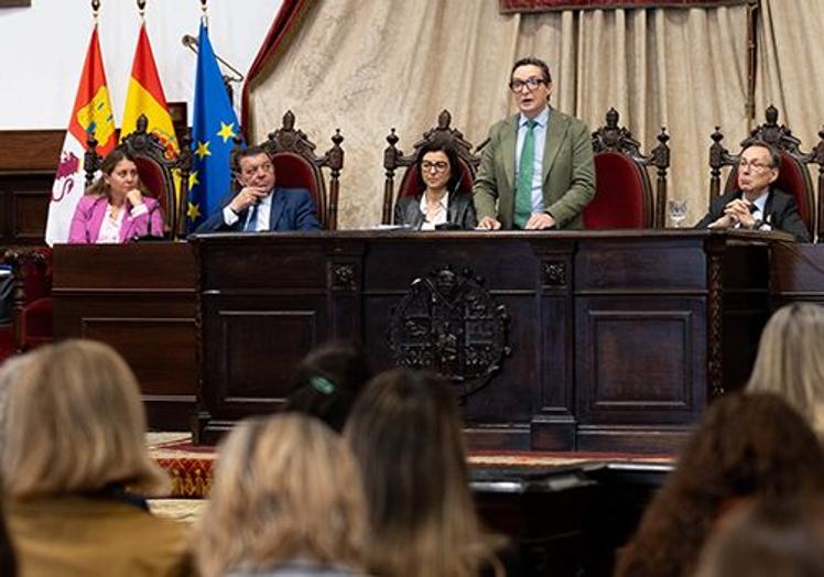 Acto de inauguración del congreso por parte del rector Juan Manuel Corchado.