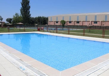 El gran y cercano pueblo a Salamanca que ofrece su bar de piscina