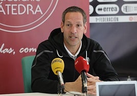 Rueda de prensa de Acciari, entrenador de Unionistas