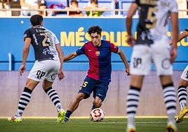 Una acción del partido entre Unionistas y el Barcelona B.