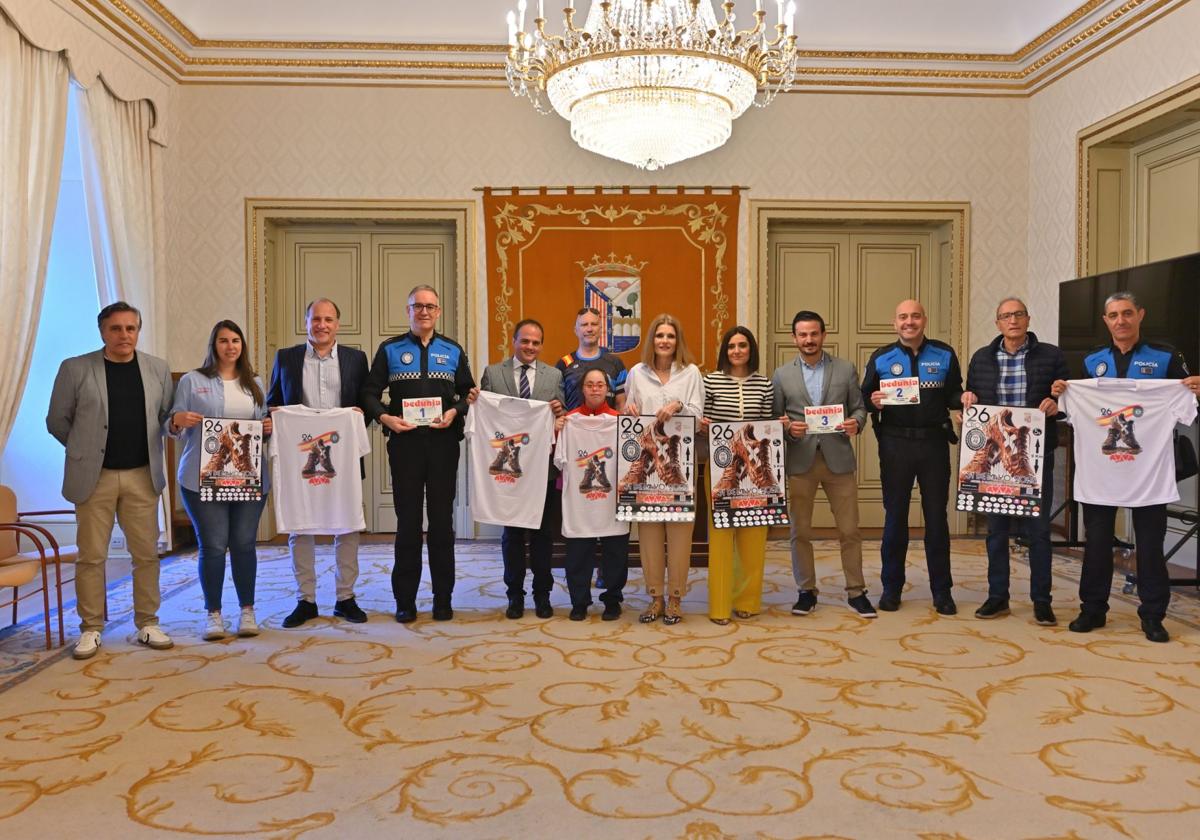 Foto de grupo durante la presentación del Cross de la Policía Local de Salamanca.
