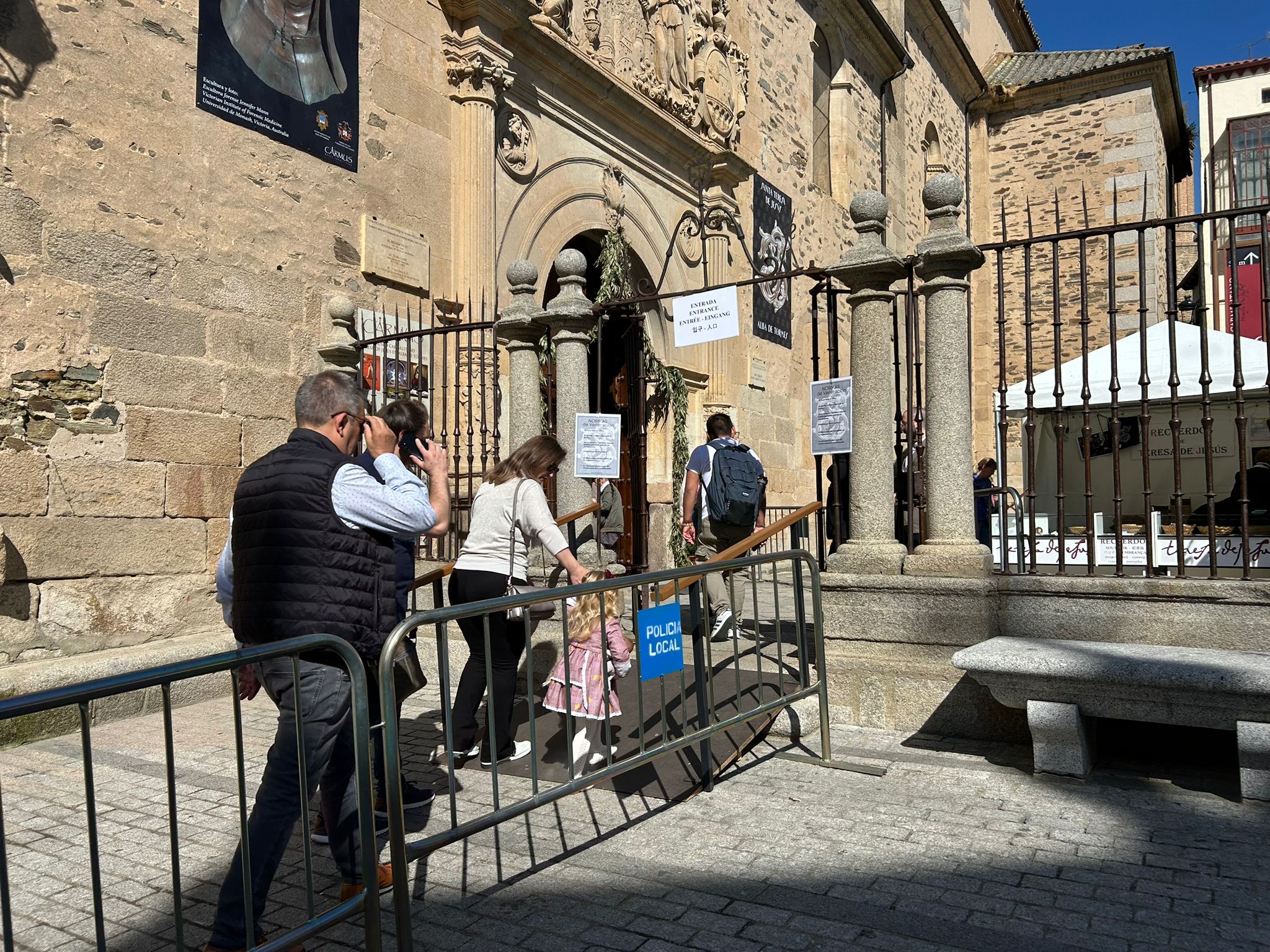 Así se ha vivido el último día de veneración a Santa Teresa, en imágenes