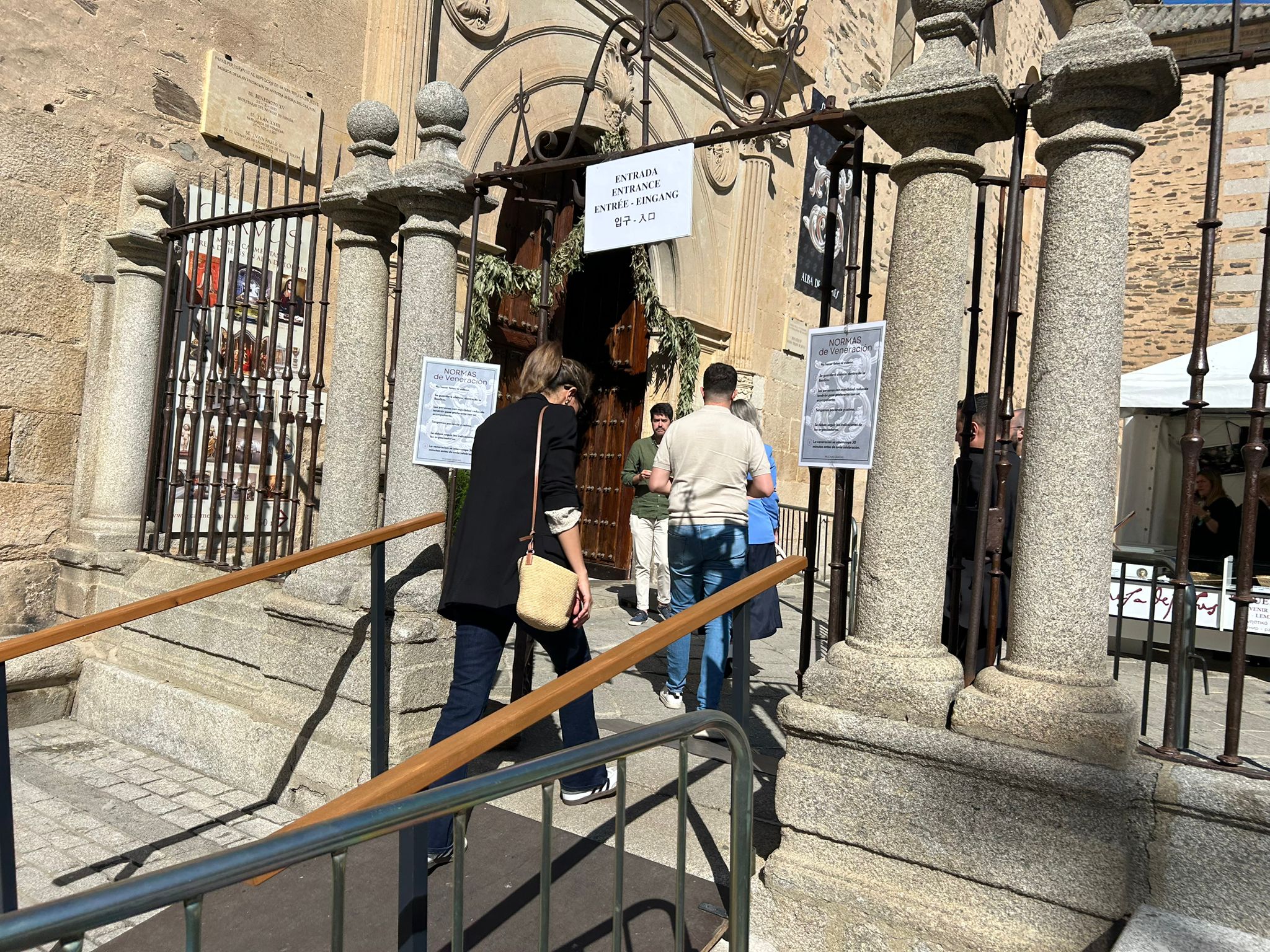 Así se ha vivido el último día de veneración a Santa Teresa, en imágenes