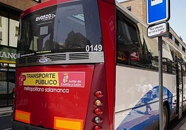Autobús metropolitano de Salamanca dependiente de la Junta de Castilla y León.
