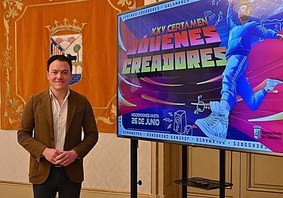 El concejal de Juventud, Pedro Martínez, presenta la iniciativa 'Jóvenes creadores'.