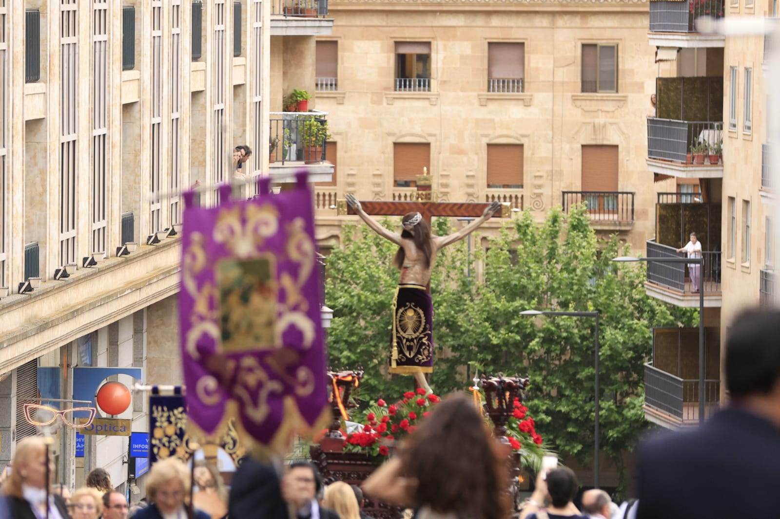 La procesión del Cristo de los Milagros, en imágenes