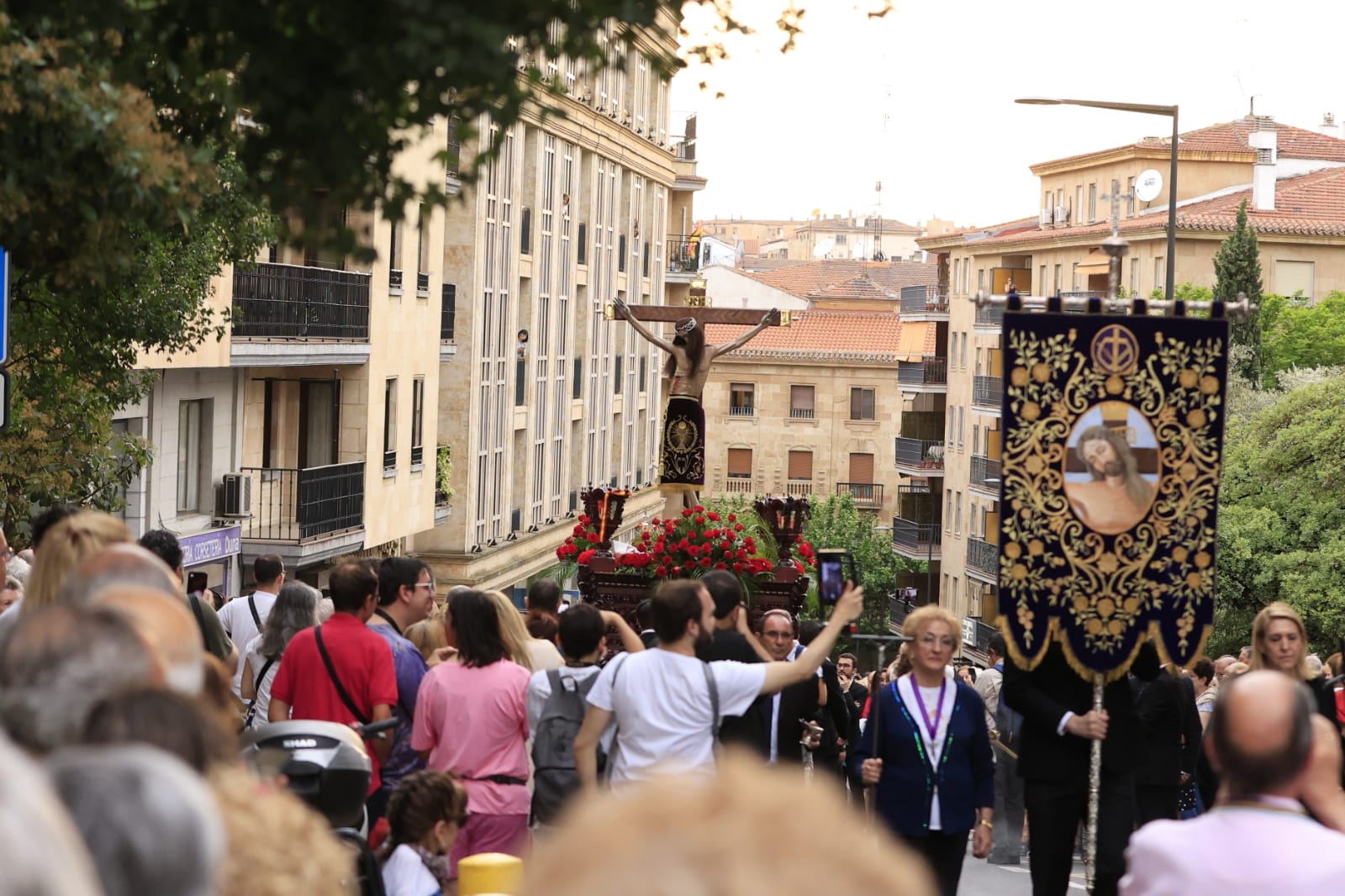 La procesión del Cristo de los Milagros, en imágenes