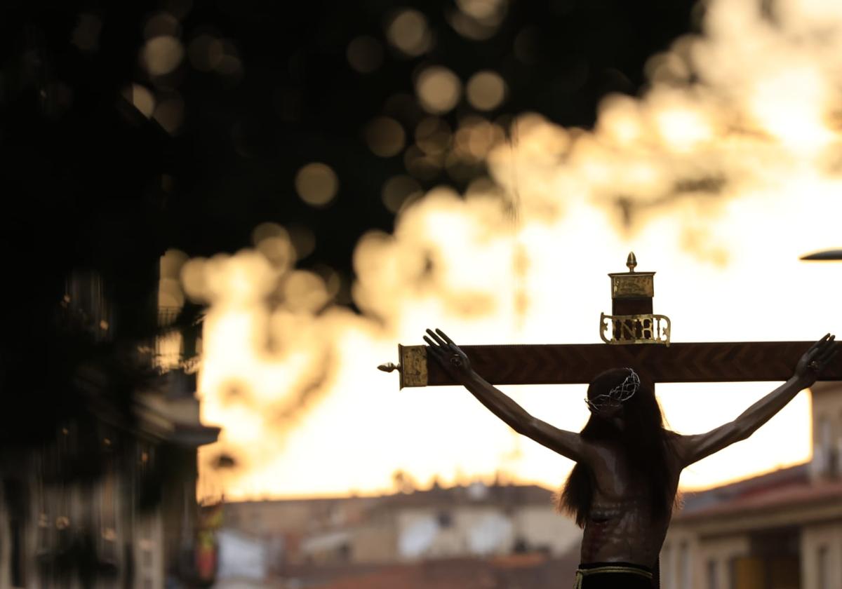 La procesión del Cristo de los Milagros, en imágenes