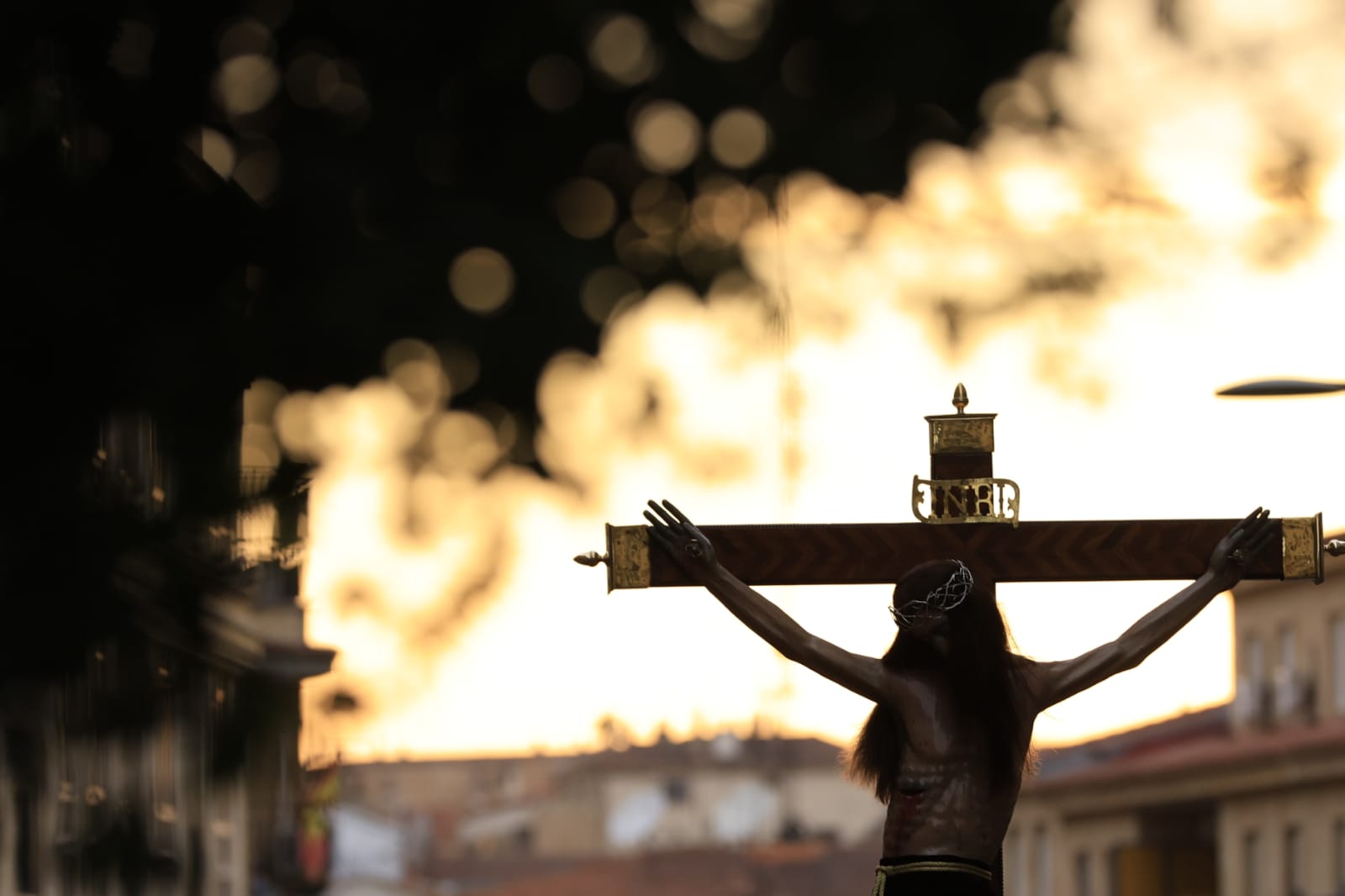 La procesión del Cristo de los Milagros, en imágenes