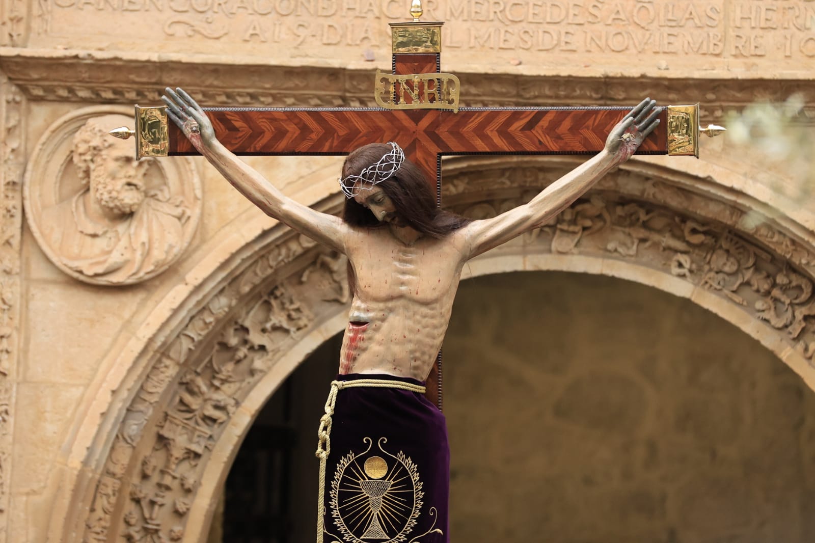 La procesión del Cristo de los Milagros, en imágenes