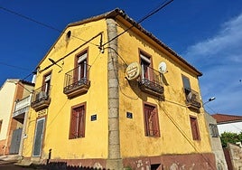 El edificio del antiguo bar Siegaverde en Castillejo.