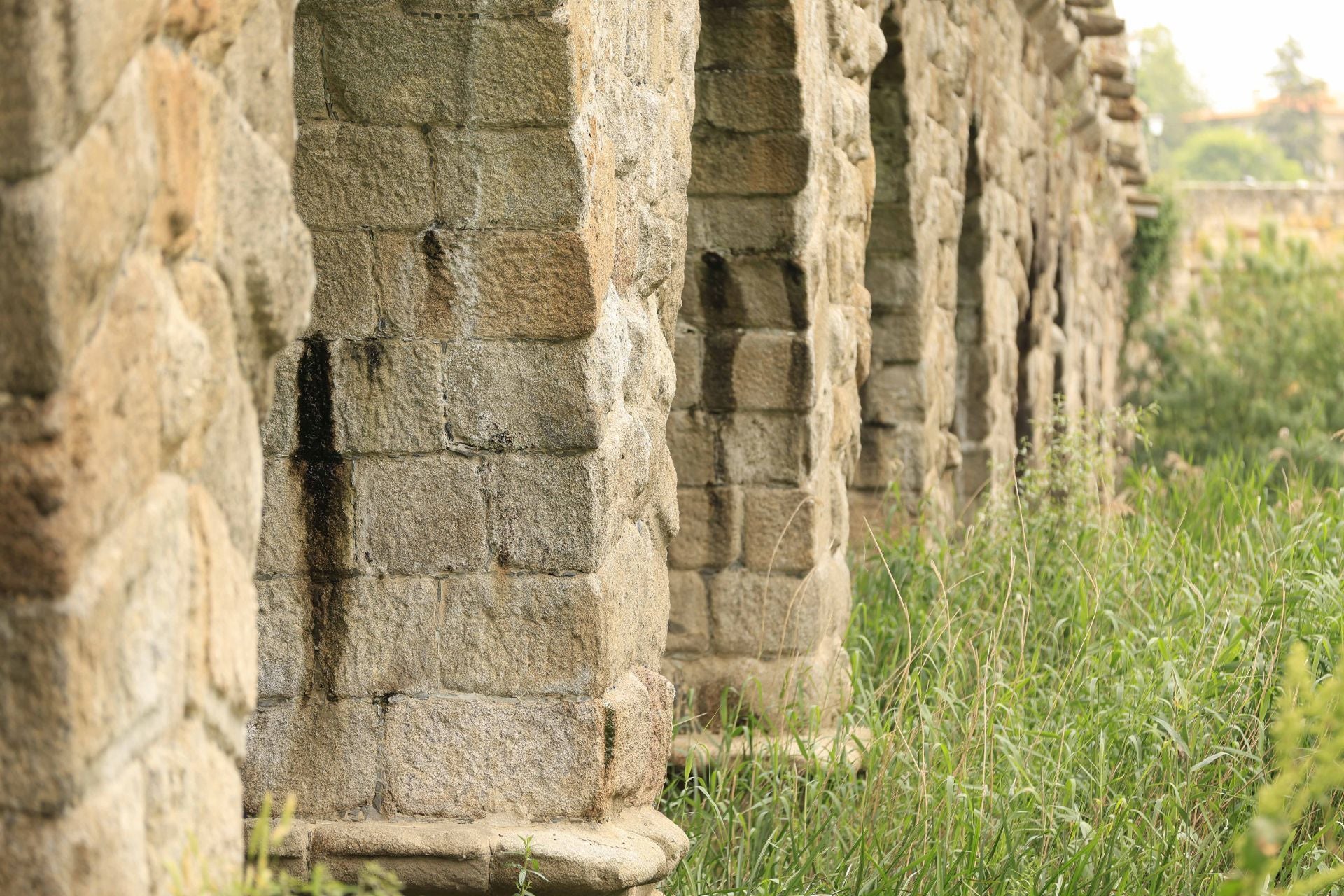 Los daños del Puente Romano de Salamanca que sobrevive a 2.000 años sobre el Tormes