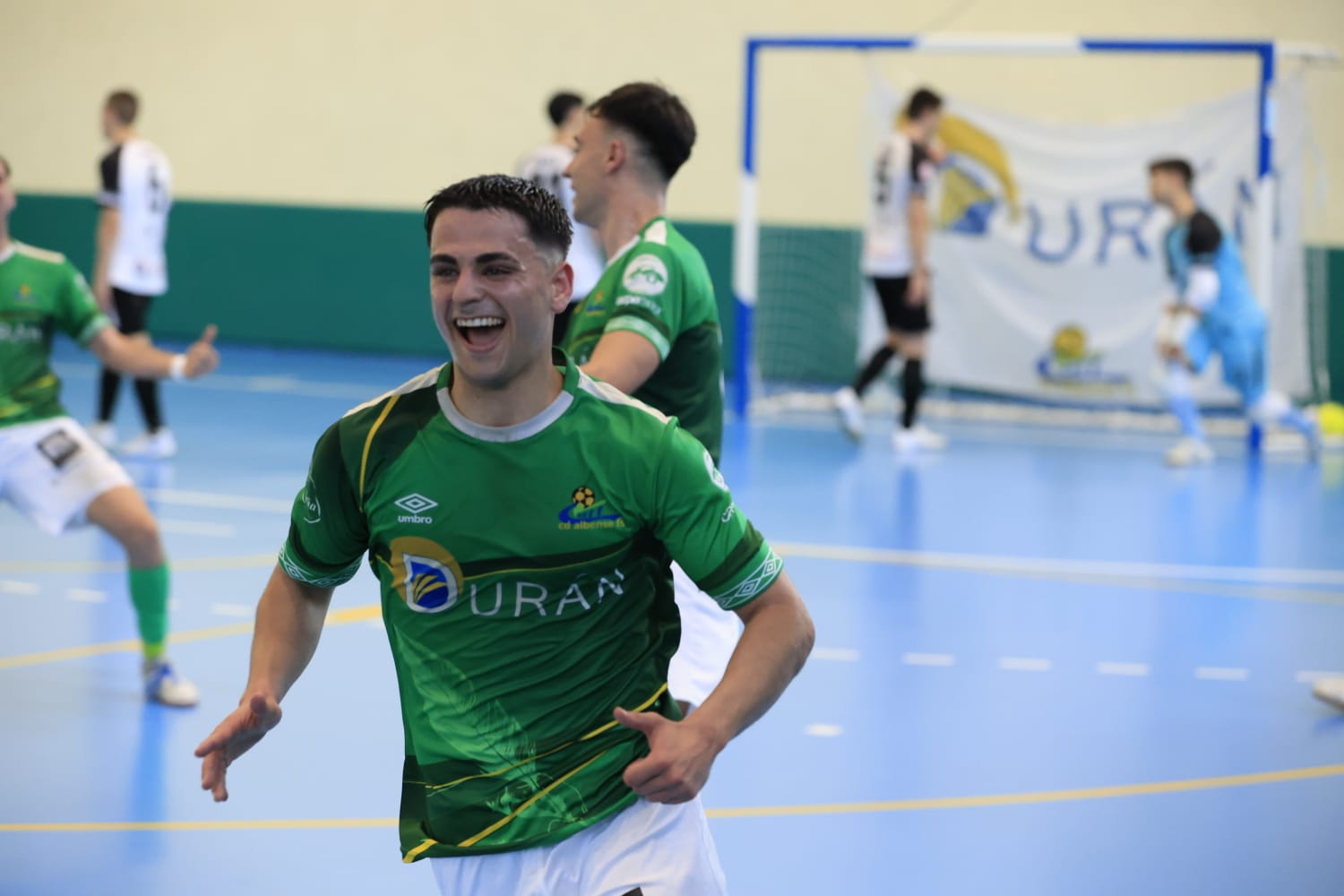 Fiesta del fútbol sala en Salamanca: el Albense se marcha a Navarra al grito de &#039;sí se puede&#039;