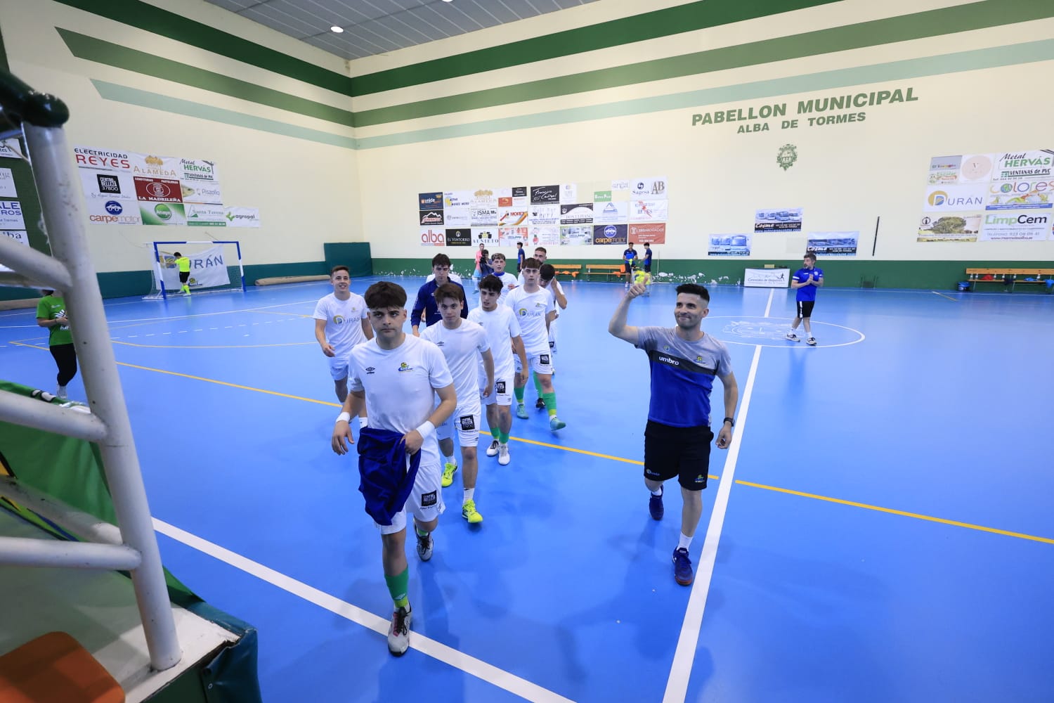 Fiesta del fútbol sala en Salamanca: el Albense se marcha a Navarra al grito de &#039;sí se puede&#039;
