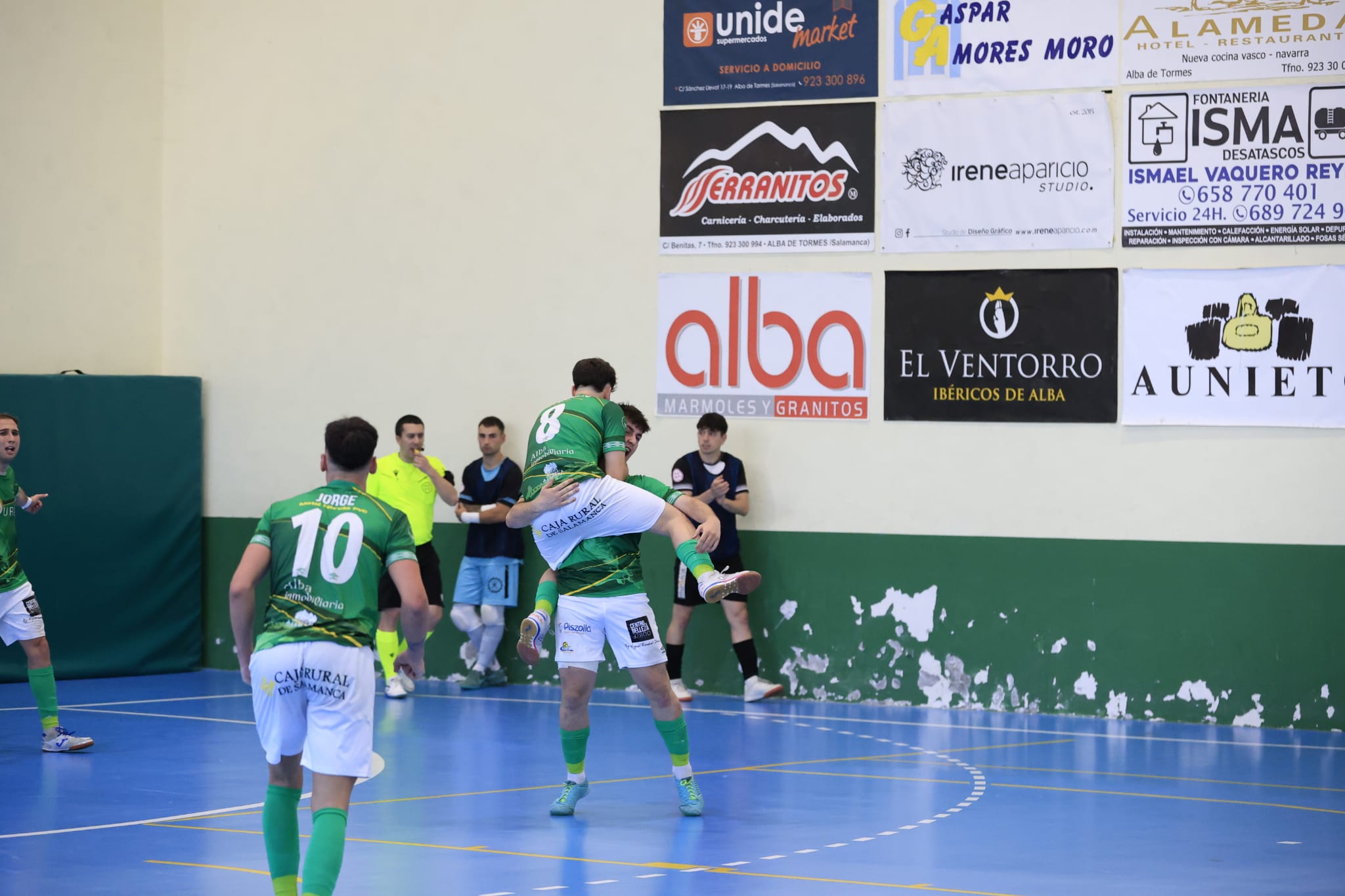 Fiesta del fútbol sala en Salamanca: el Albense se marcha a Navarra al grito de &#039;sí se puede&#039;