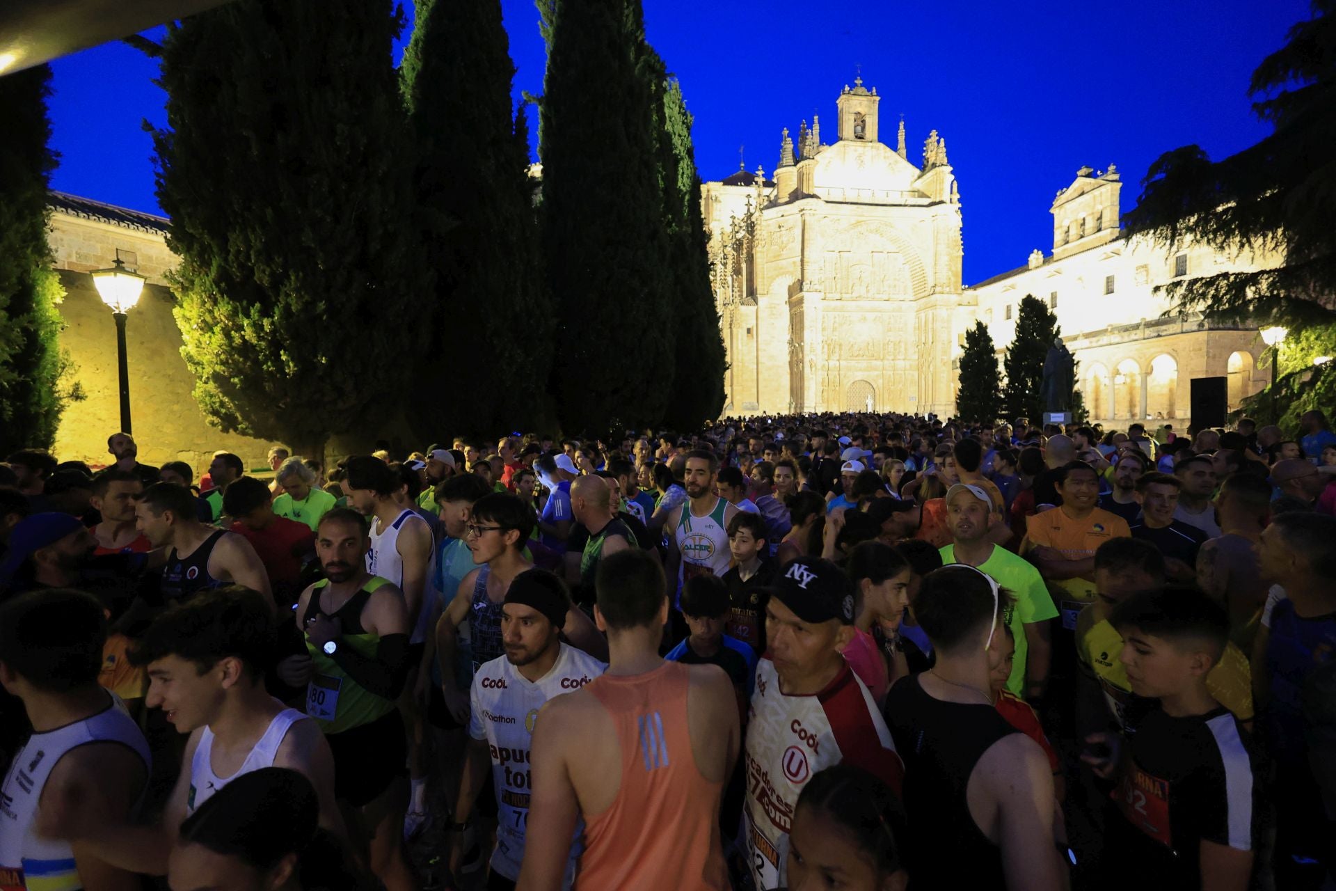 En imágenes la carrera nocturna que llena las calles de Salamanca en su XXV edición