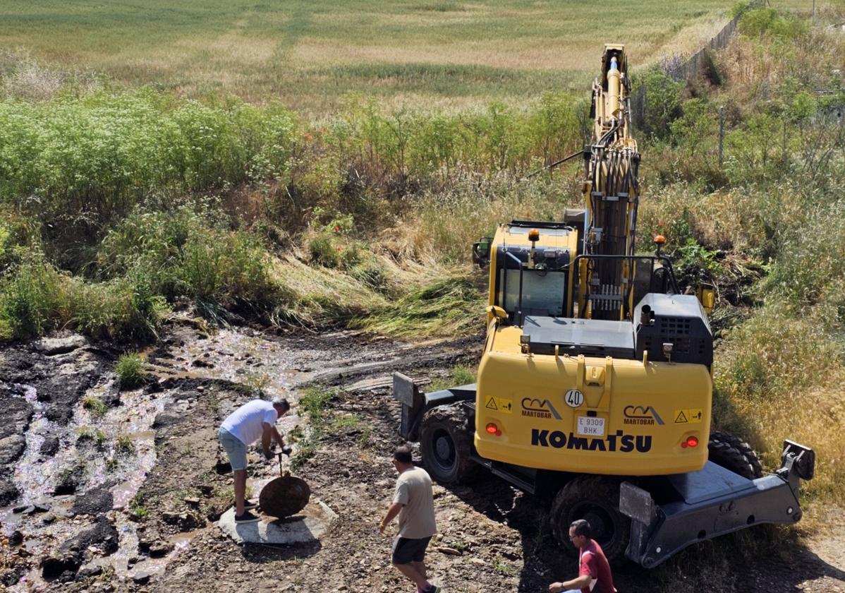 Recuperada el agua en Carbajosa tras un reventón y la rápida actuación del consistorio