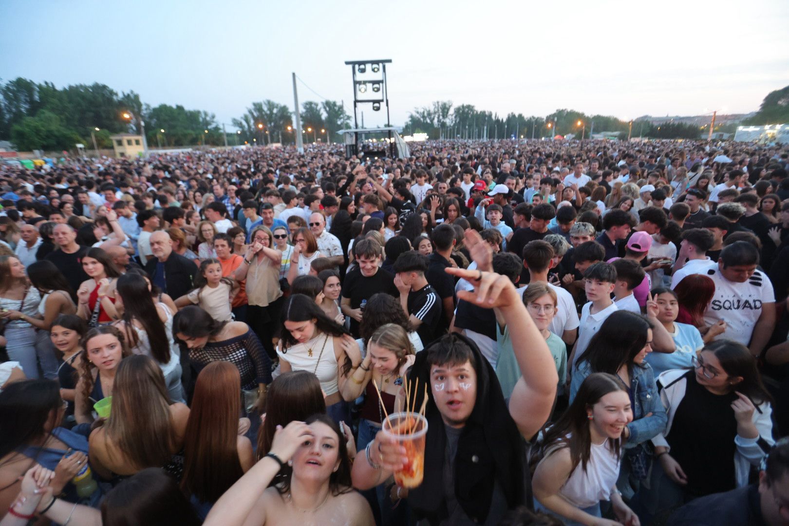 El ambiente de Panorama en Salamanca: colas, chiringuitos a tope y ganas de fiesta