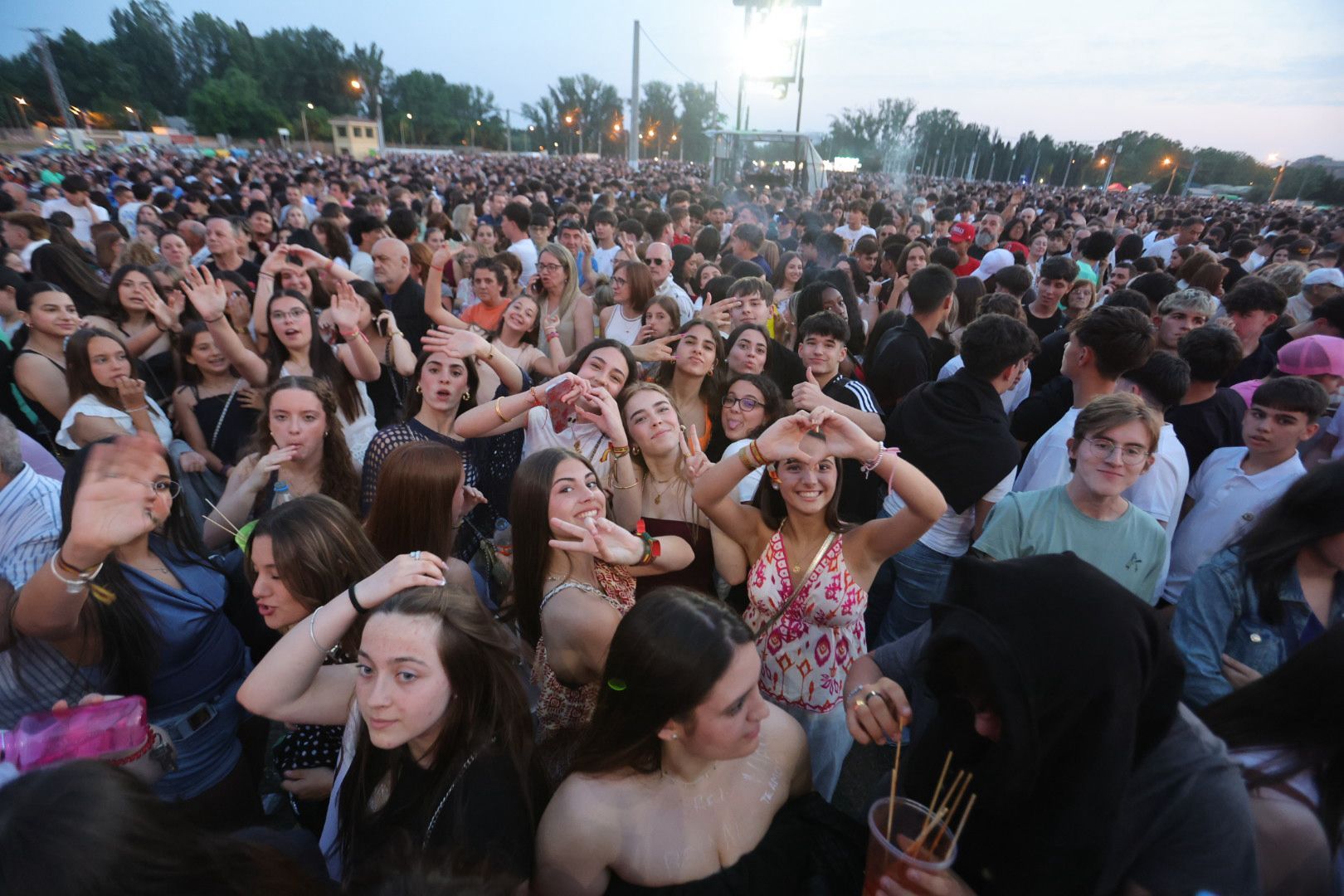 El ambiente de Panorama en Salamanca: colas, chiringuitos a tope y ganas de fiesta